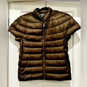 Martha short sleeve puffer, large, NWOT